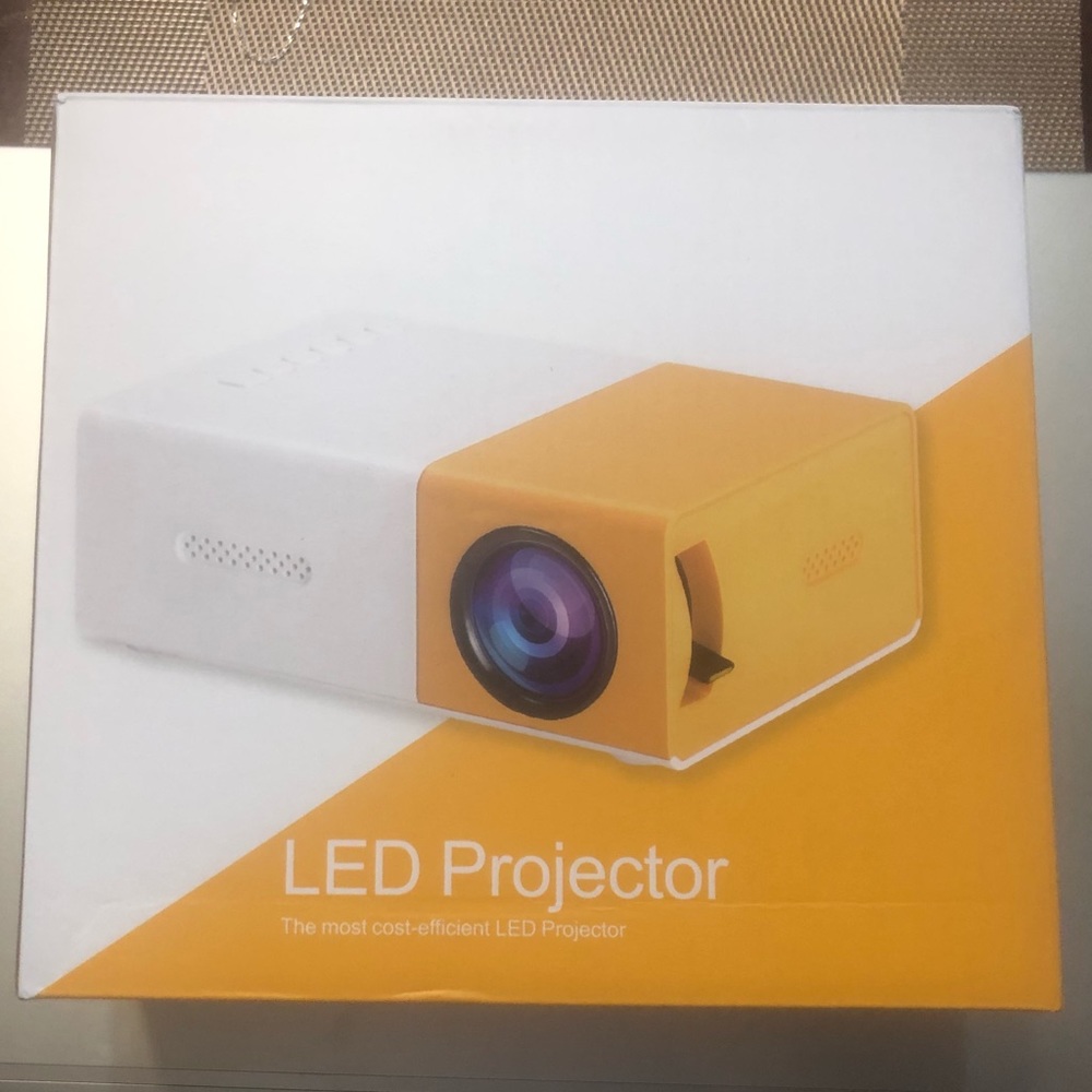 LED PROJECTOR